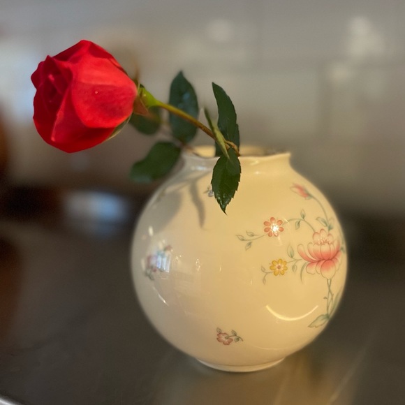 🌹Lenox 🌹China Rose Manor Globe Vase •hand decorated with 24k gold 💎 - Picture 3 of 7